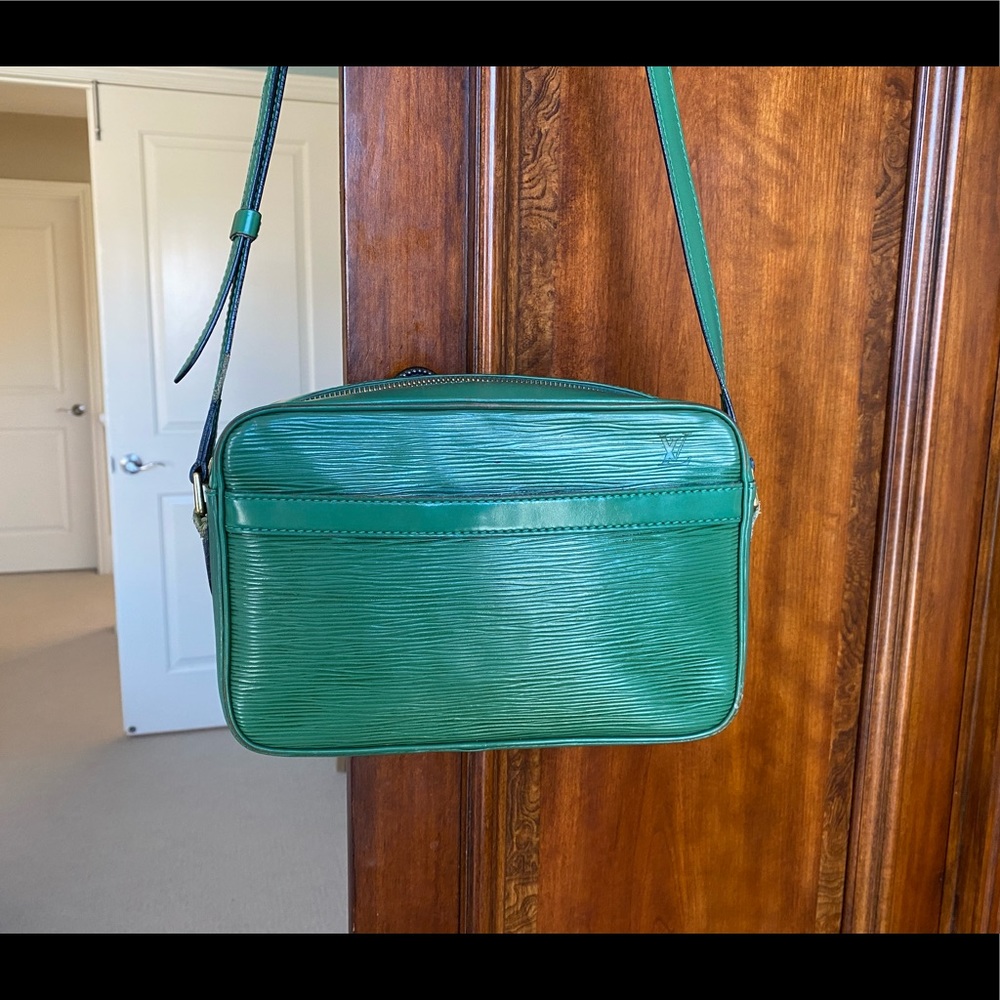 Louis Vuitton Purse -just reduced price by $100 for today only!